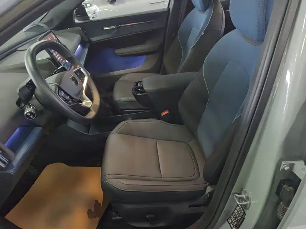 Volvo EX30 2024 2025 RWD Long Range Ultra