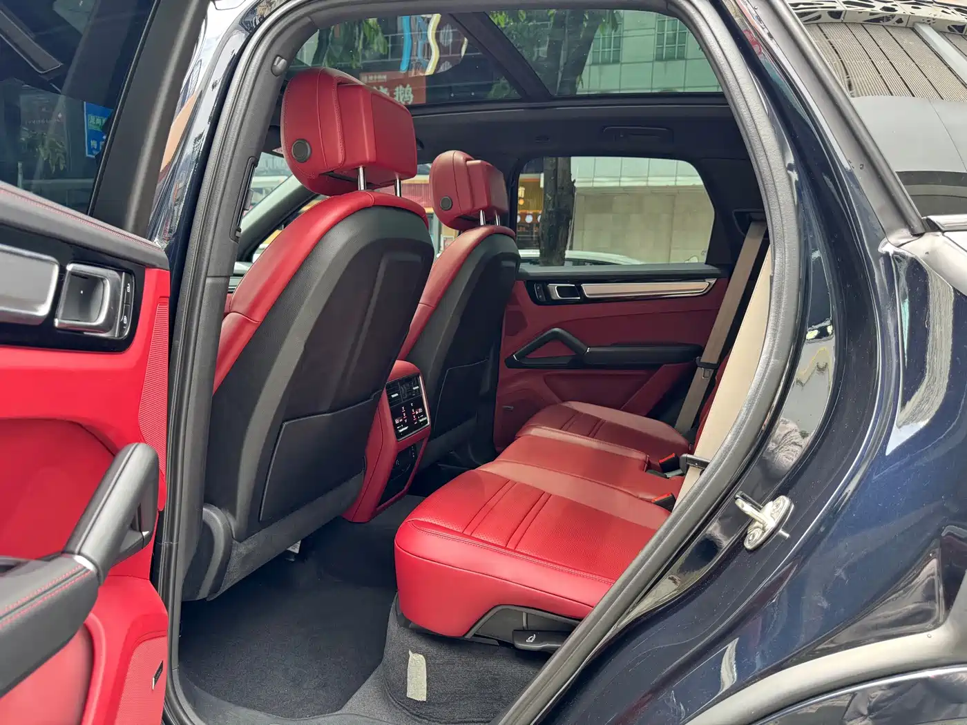 Photo 6 - Porsche Cayenne