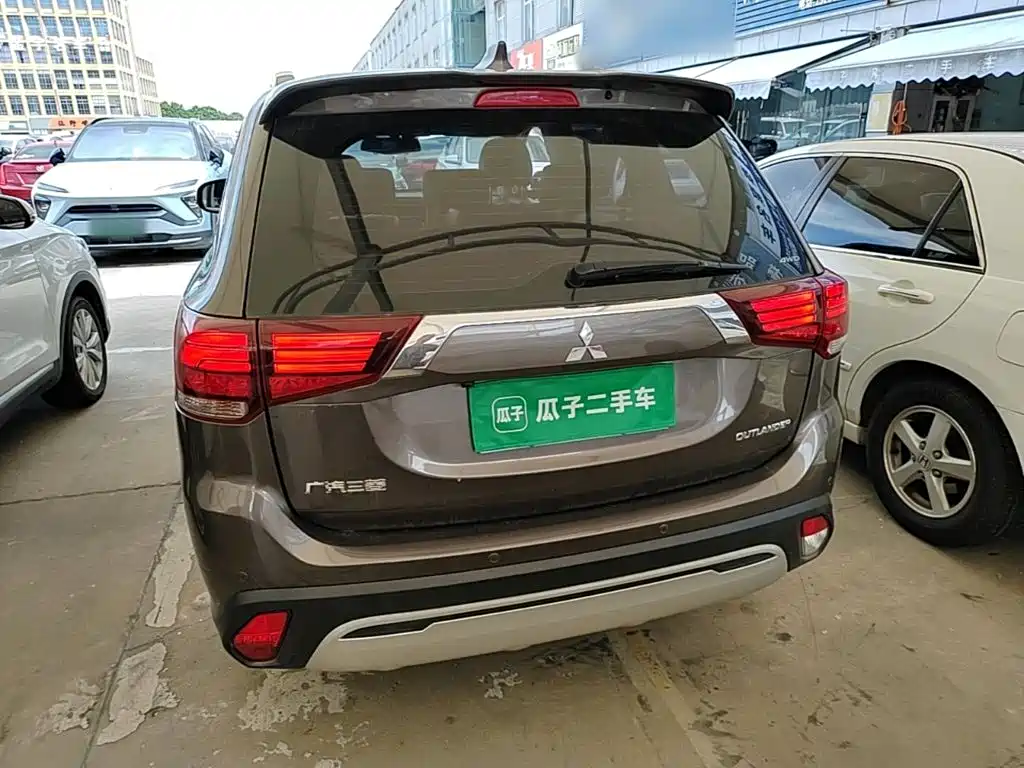 صورة 6 - Mitsubishi Outlander