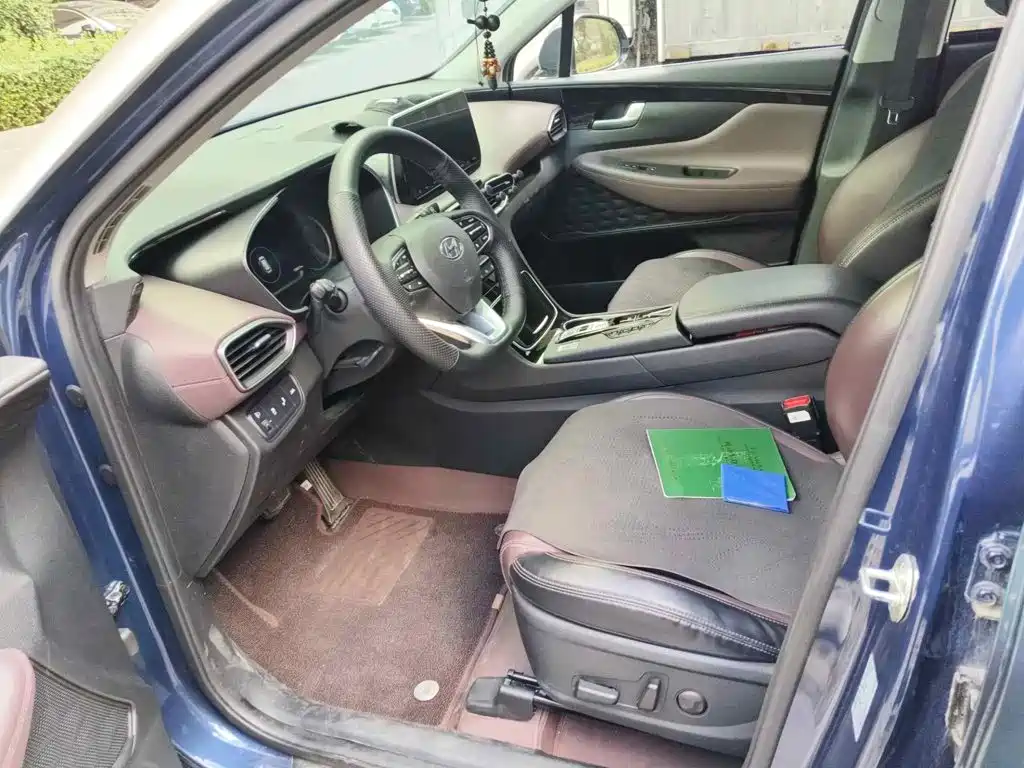Фото 8 - Hyundai Santa Fe