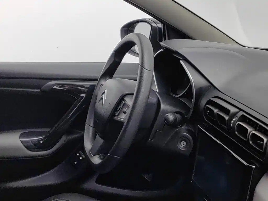 Фото 22 - Citroën C3-XR