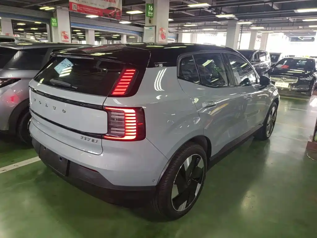 Volvo EX30 2024 2025 RWD Long Range Ultra