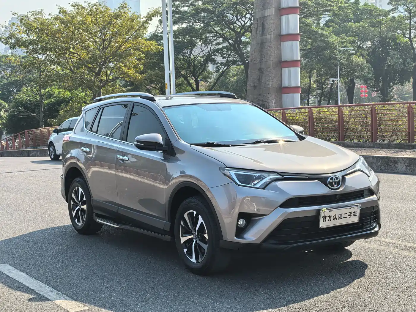 Toyota RAV4 Rongfang 2016 2.0L CVT 2WD Trend (China V) фото 3
