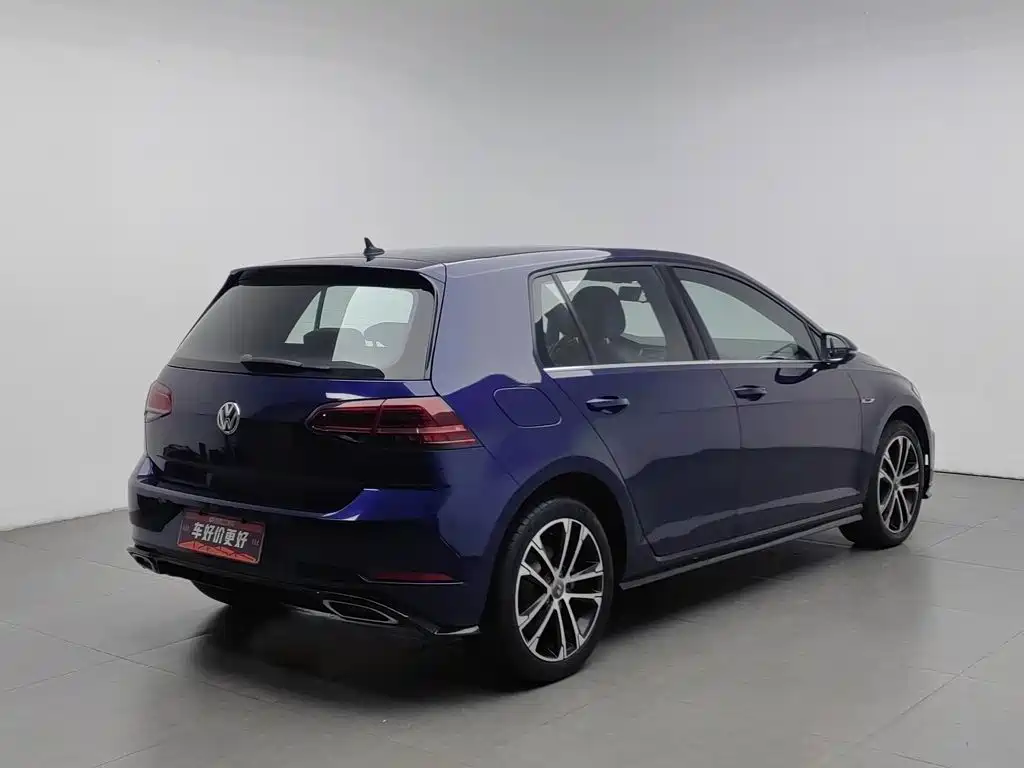 Photo 2 - Volkswagen Golf