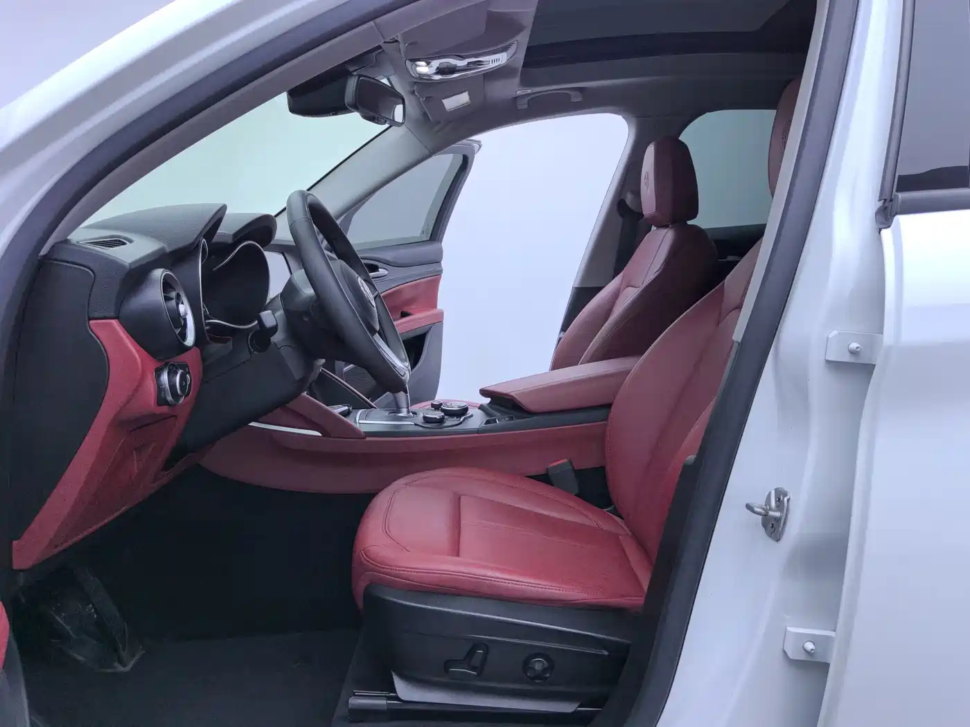 Alfa Romeo Stelvio 2019 2017 2.0T 200HP Elite