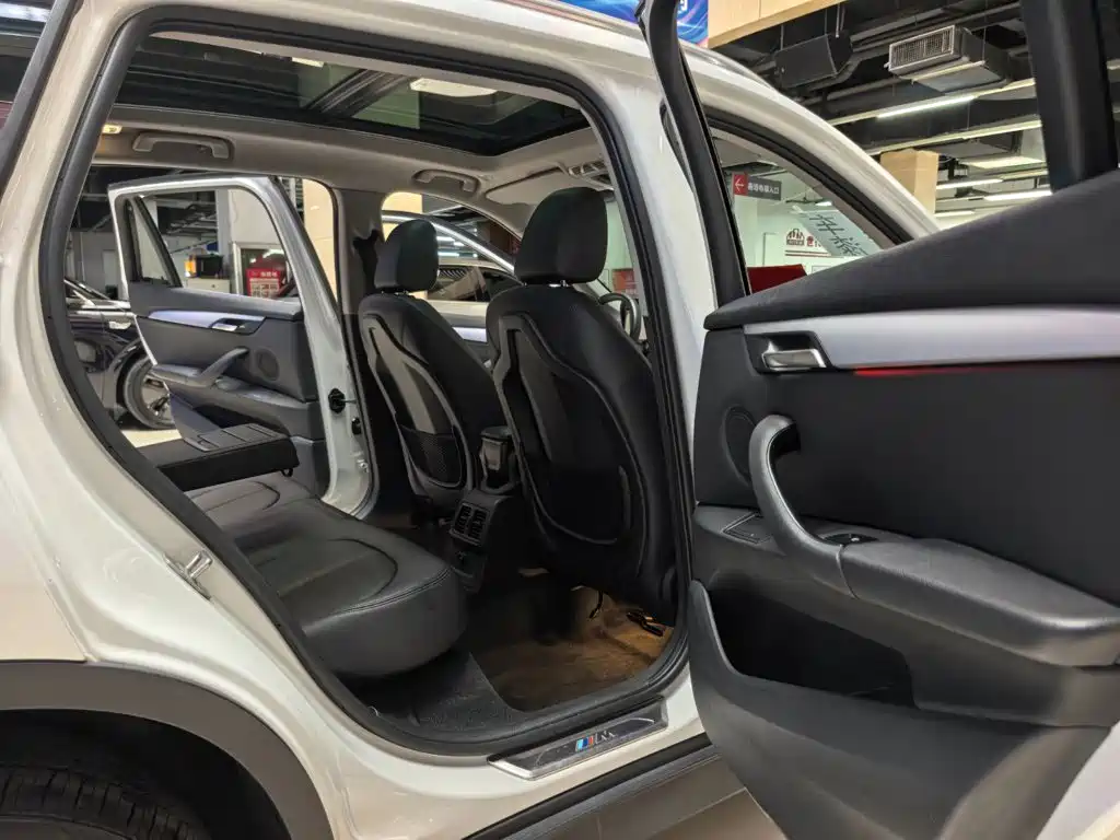 Фото 8 - BMW X1