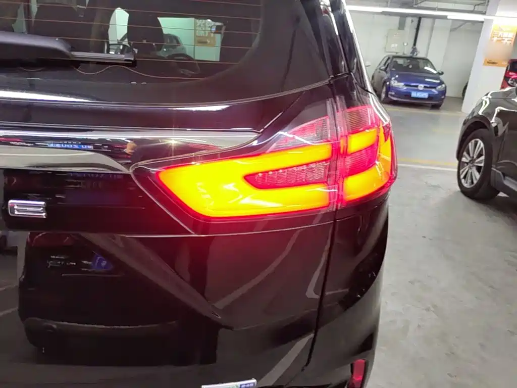 Ford Edge 2022 2021 PLUS EcoBoost 245 FWD Platinum Sharp 5-seater
