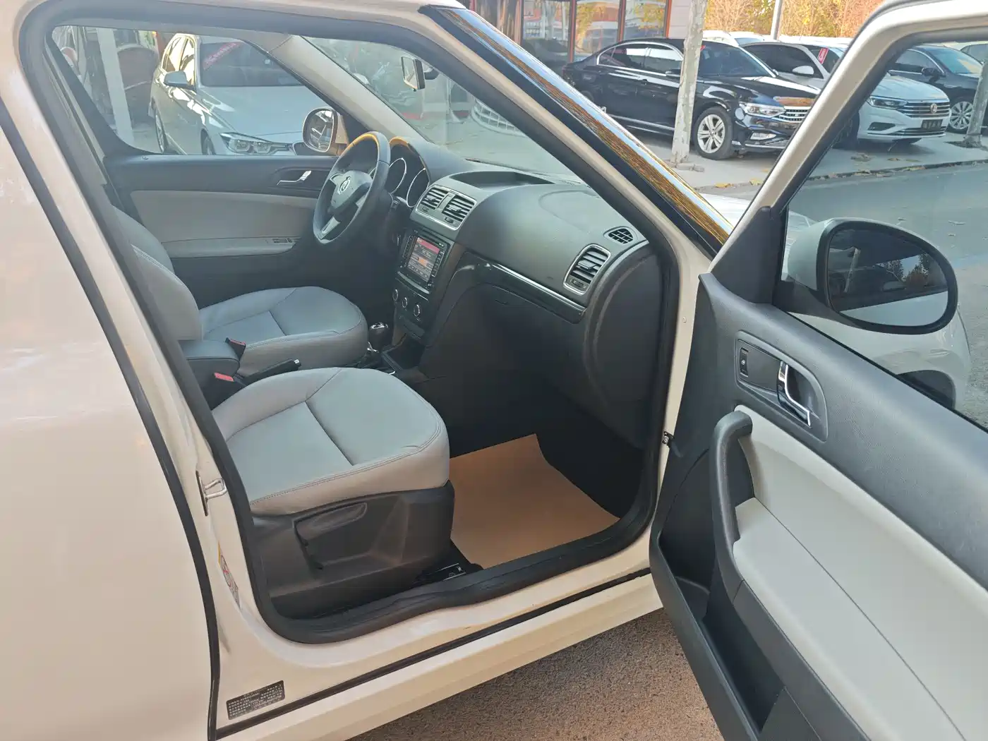 Škoda Yeti 2017 TSI280 DSG Advance фото 7