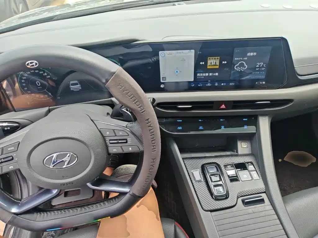 Фото 10 - Hyundai Sonata