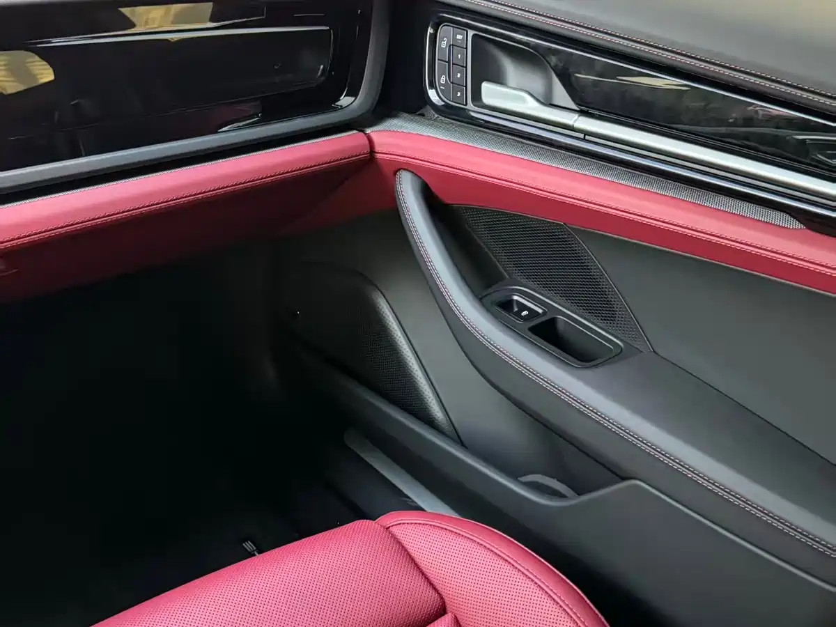 PORSCHE PANAMERA