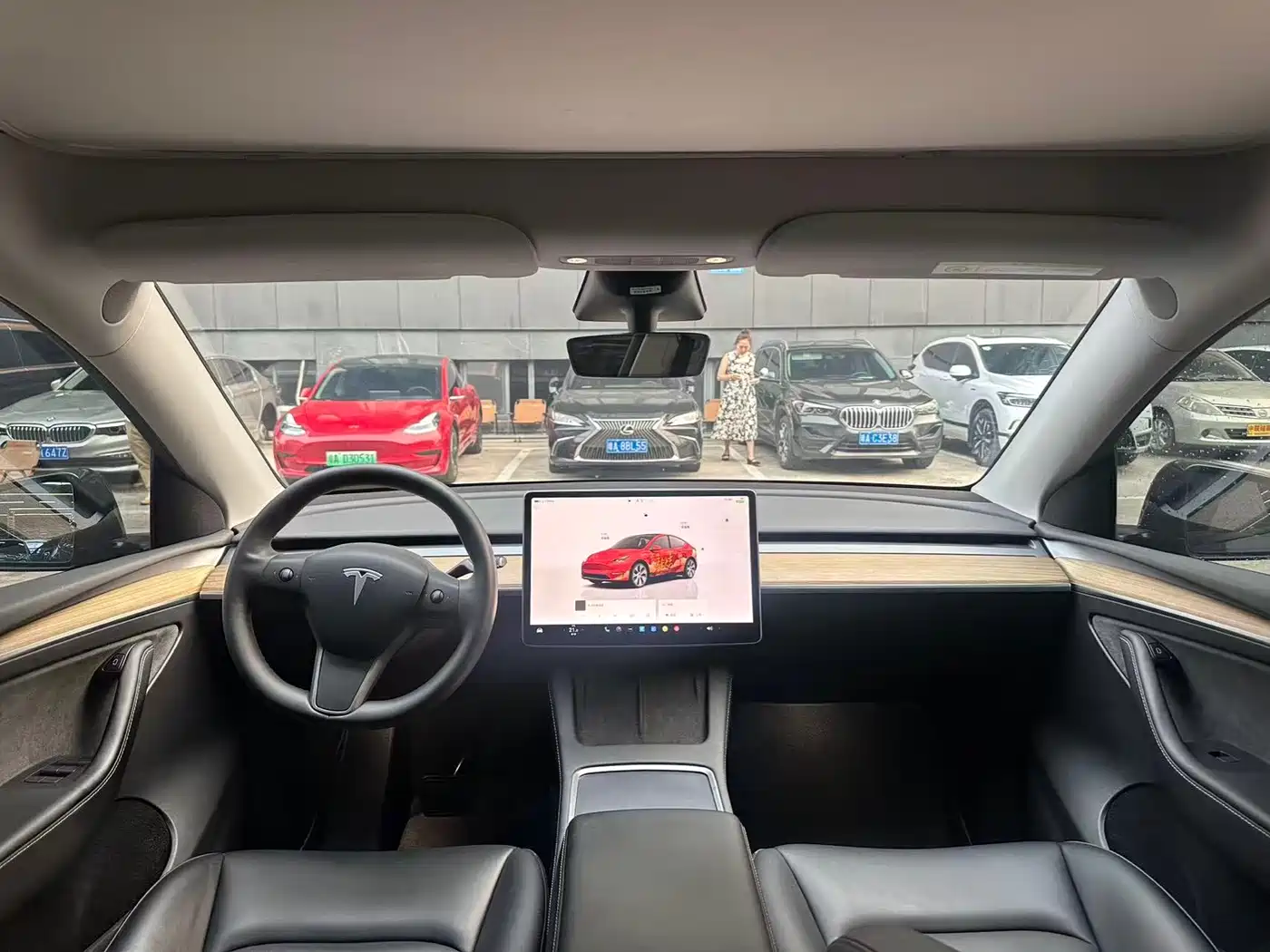 TESLA MODEL Y