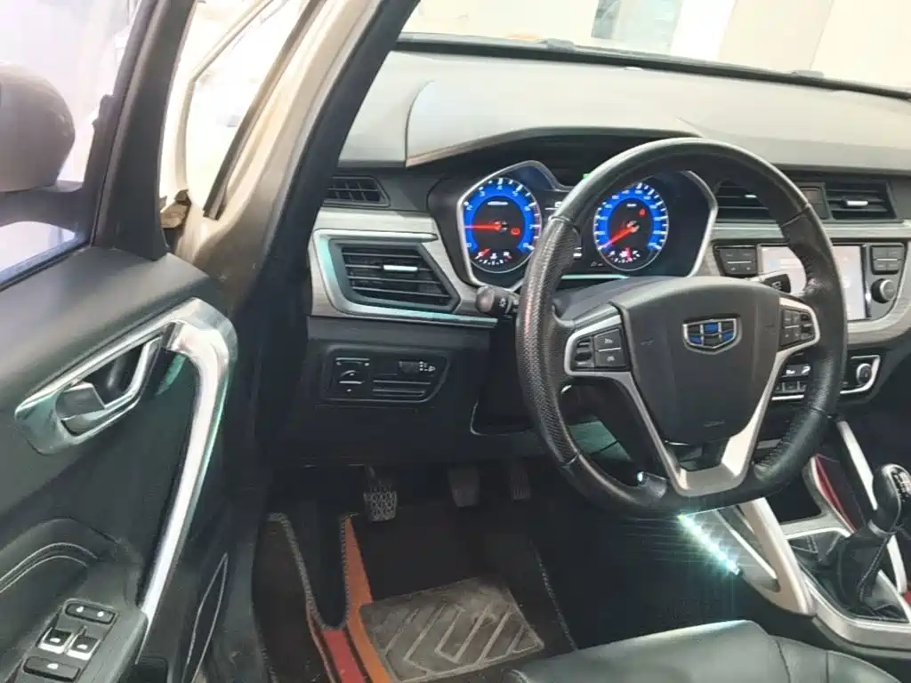 Фото 16 - Geely Vision X3