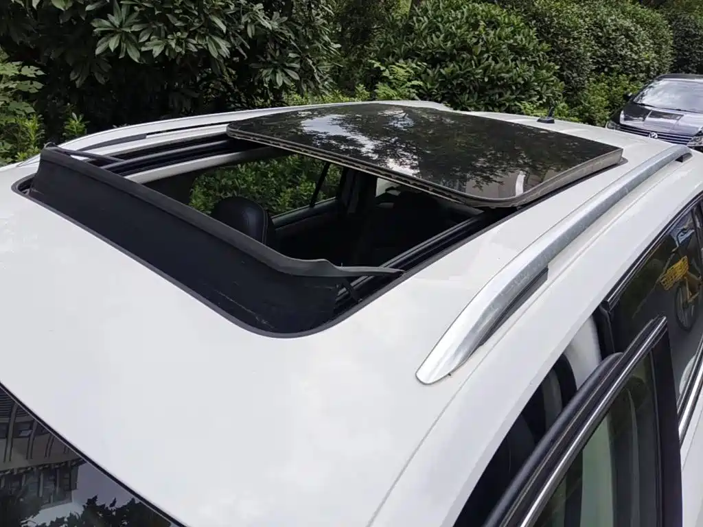 Photo 6 - Volkswagen Tiguan L