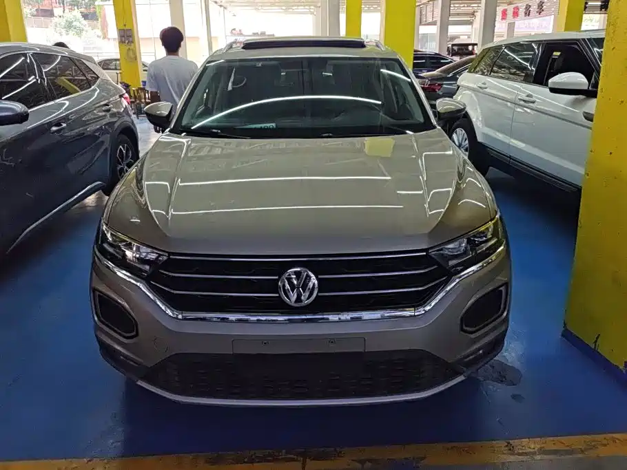 Фото 2 - Volkswagen T-ROC