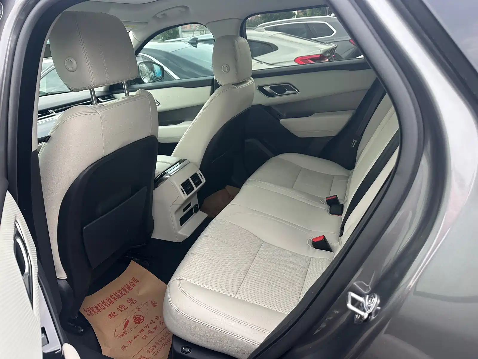 Фото 9 - Land Rover Range Rover Velar