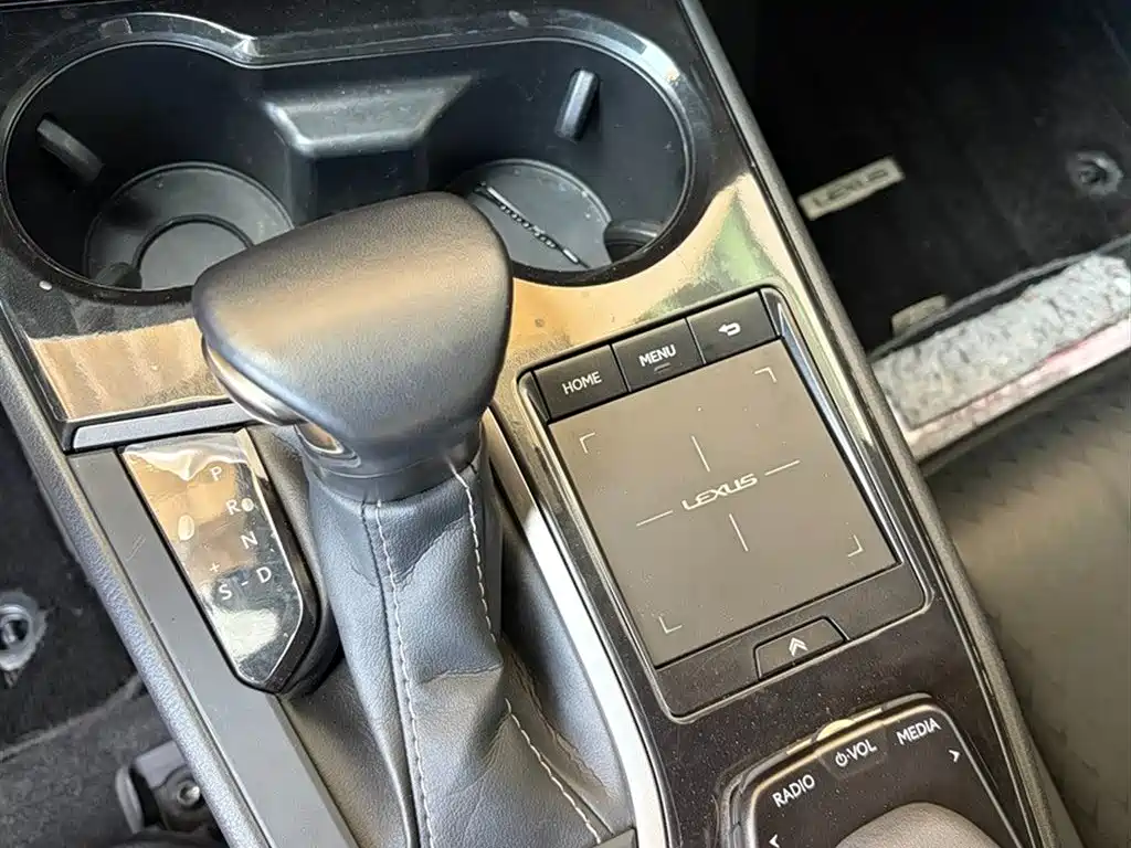 Lexus UX 2021 2020 260h Explore Fun Edition