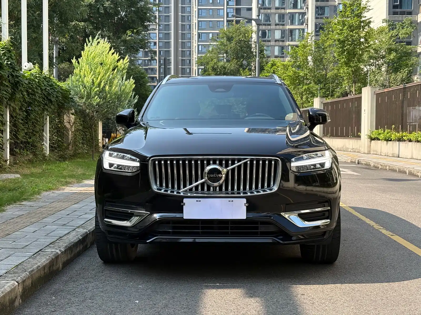 Photo 2 - Volvo XC90