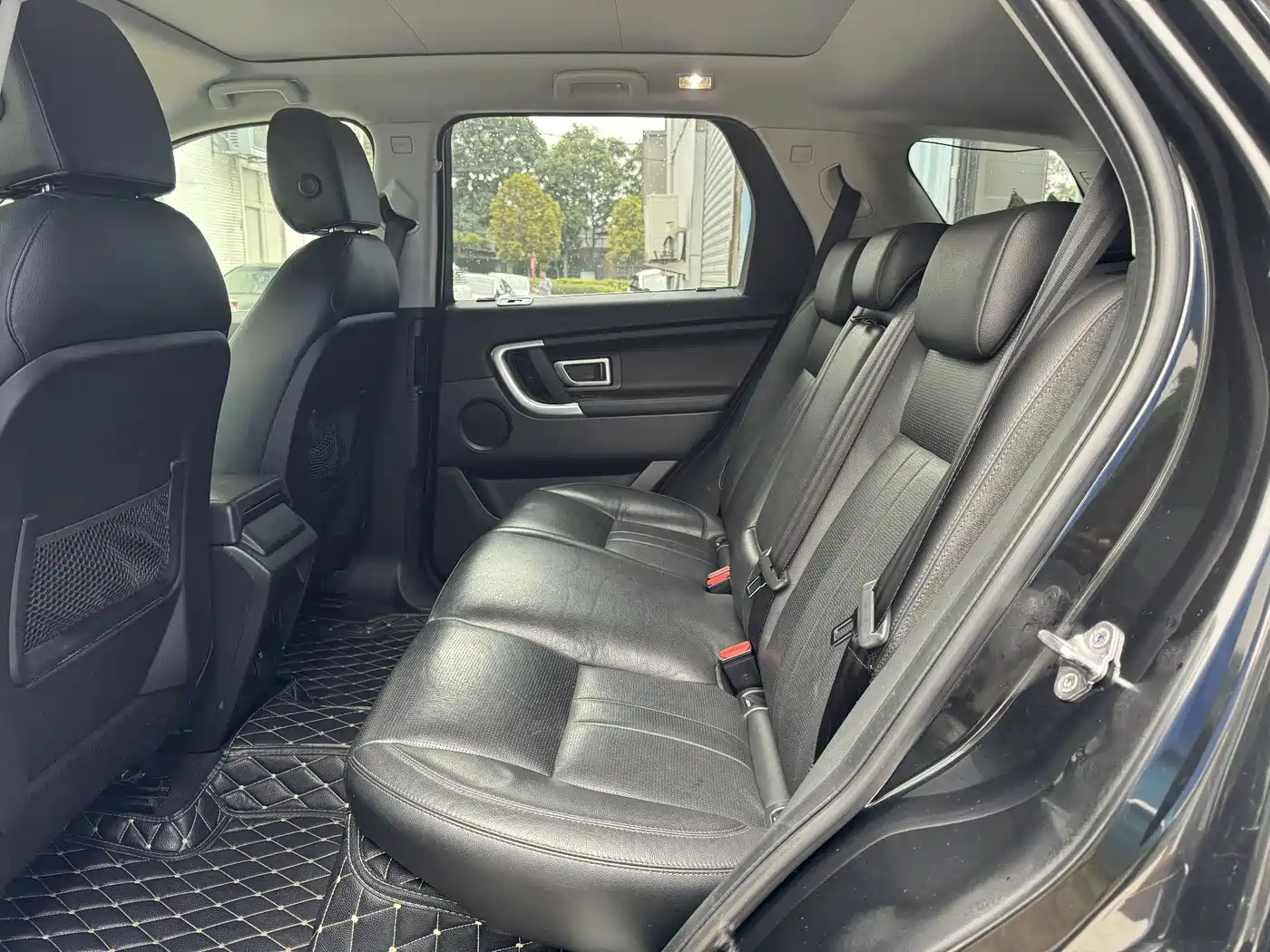 Land Rover Discovery Sport 2018 240PS SE Edition фото 9