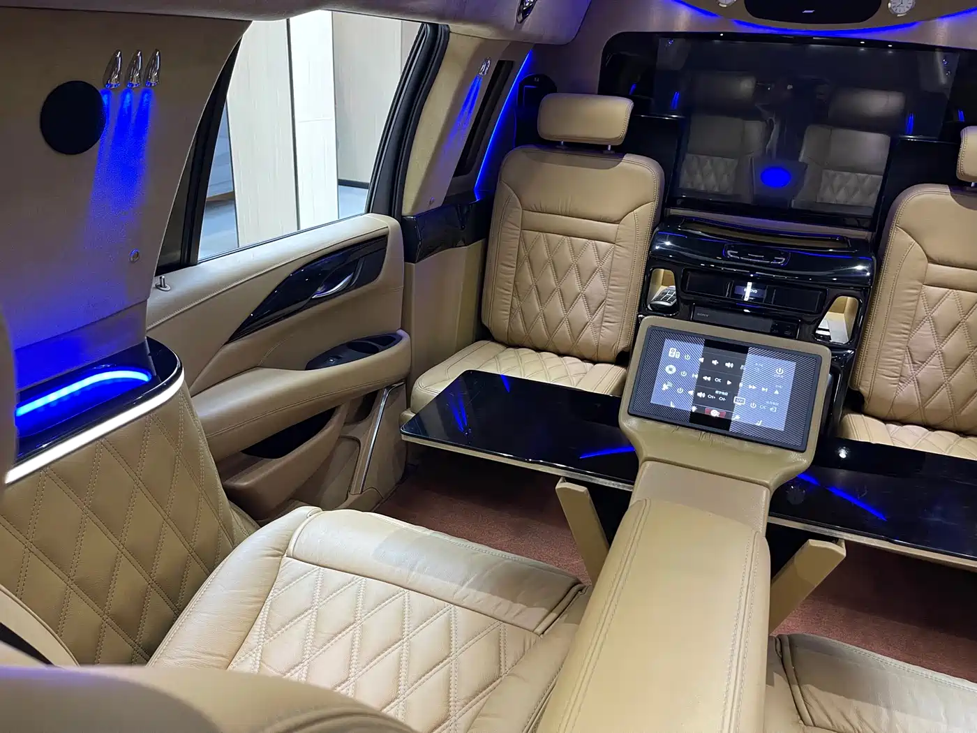 Cadillac Escalade 2017 6.2L ESV Platinum Extended фото 10