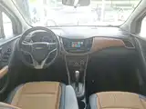 Photo 10 - Chevrolet Trax