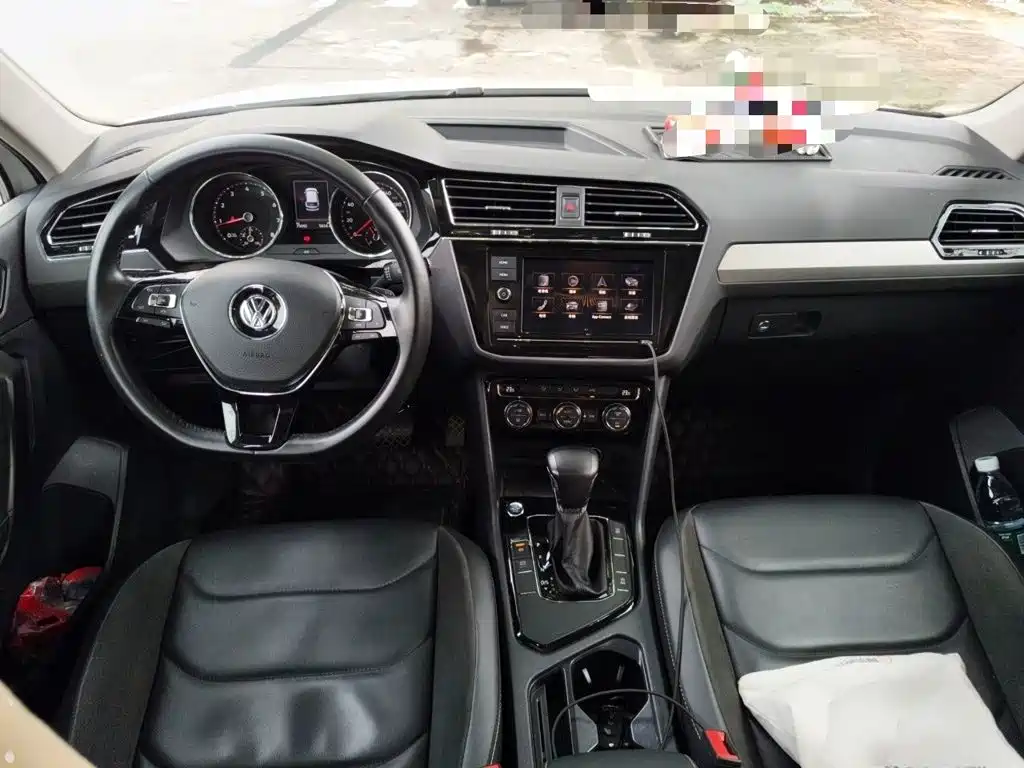 Фото 20 - Volkswagen Tiguan L