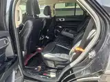 Photo 14 - Ford Explorer