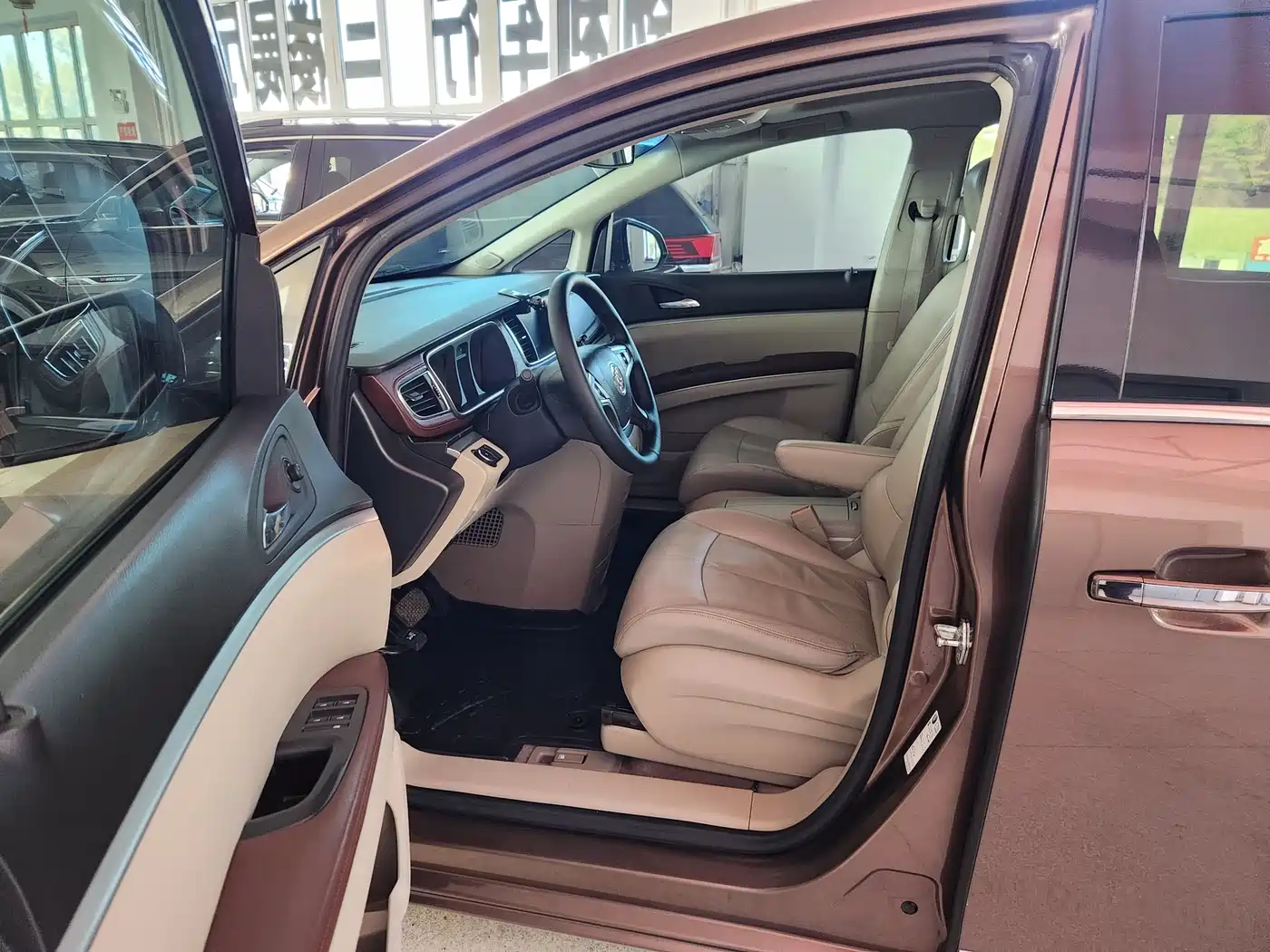 Buick GL8 2018 28T Luxury Model China VI фото 6
