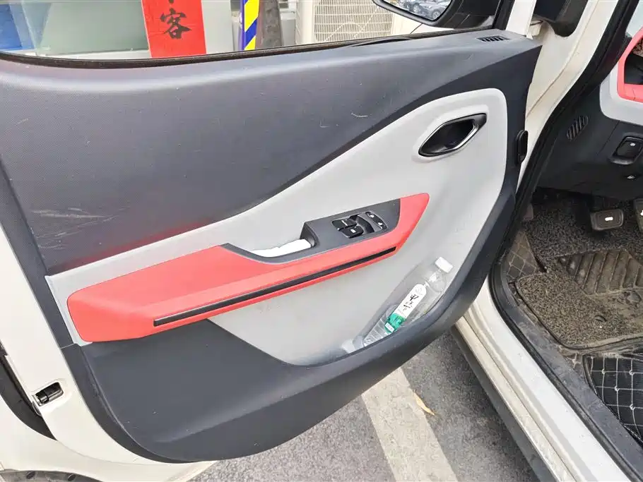 BAOJUN E200