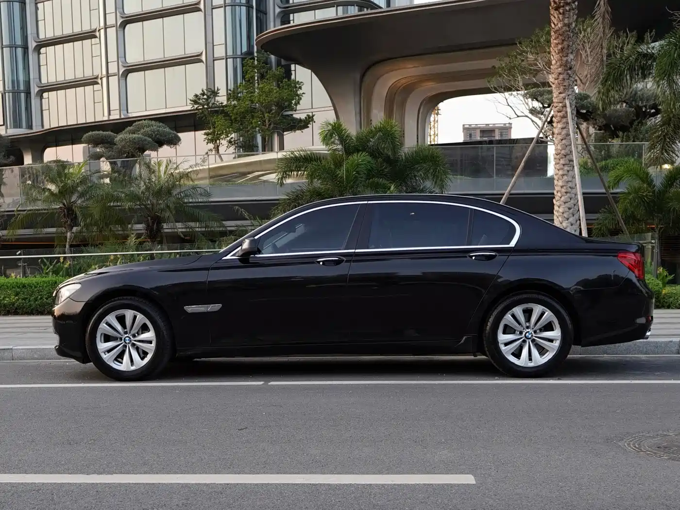 BMW 7 Series 2011 730Li Elegance фото 4