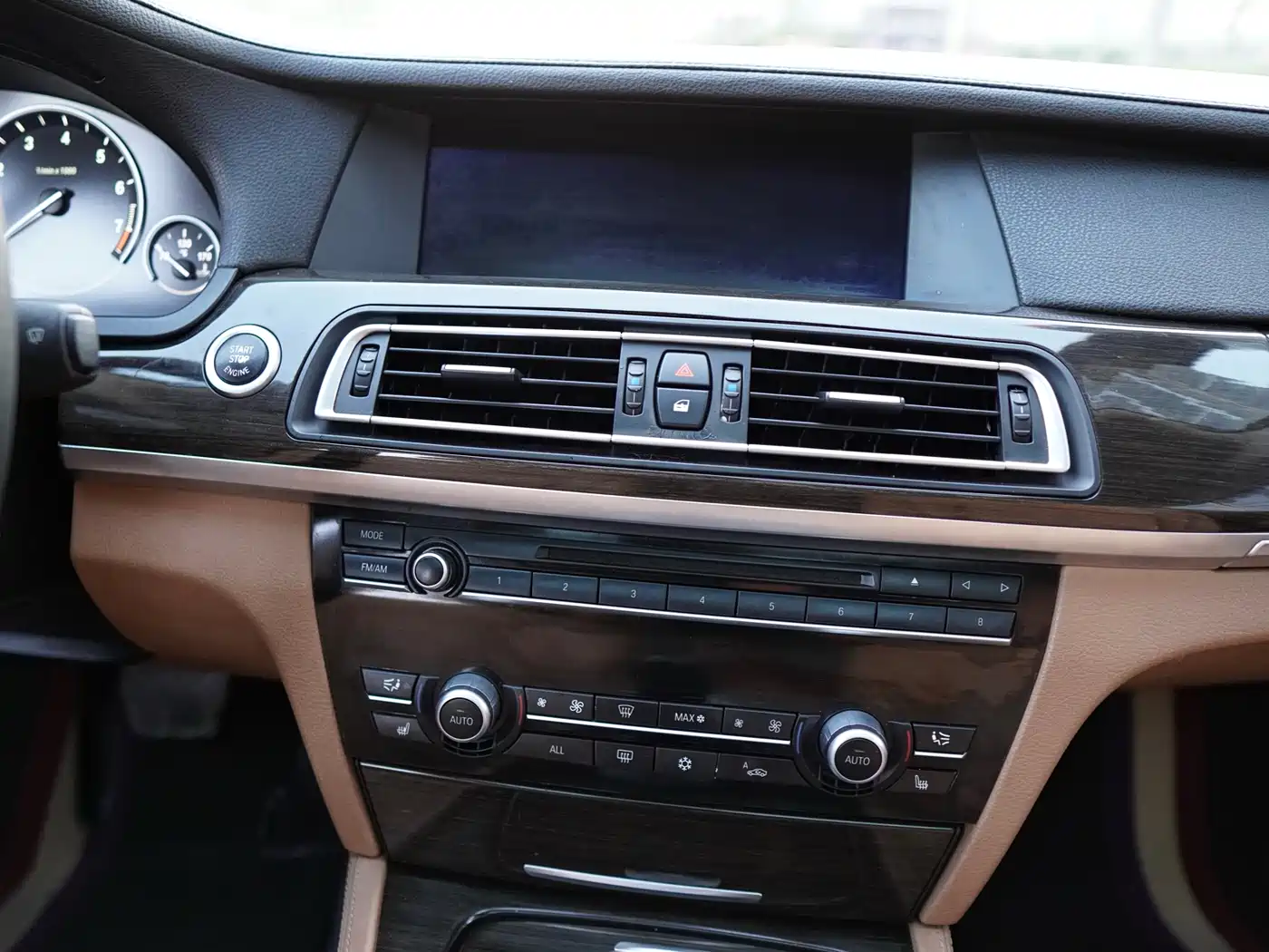 BMW 7 Series 2011 730Li Elegance фото 9
