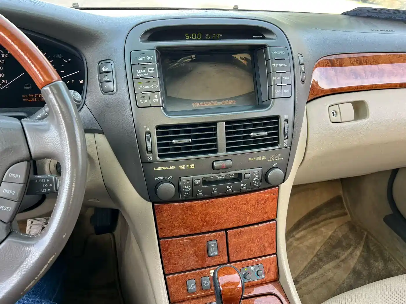 Фото 3 - Lexus LS