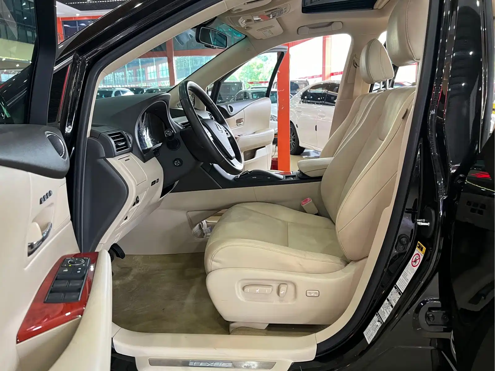 Photo 8 - Lexus RX Classic