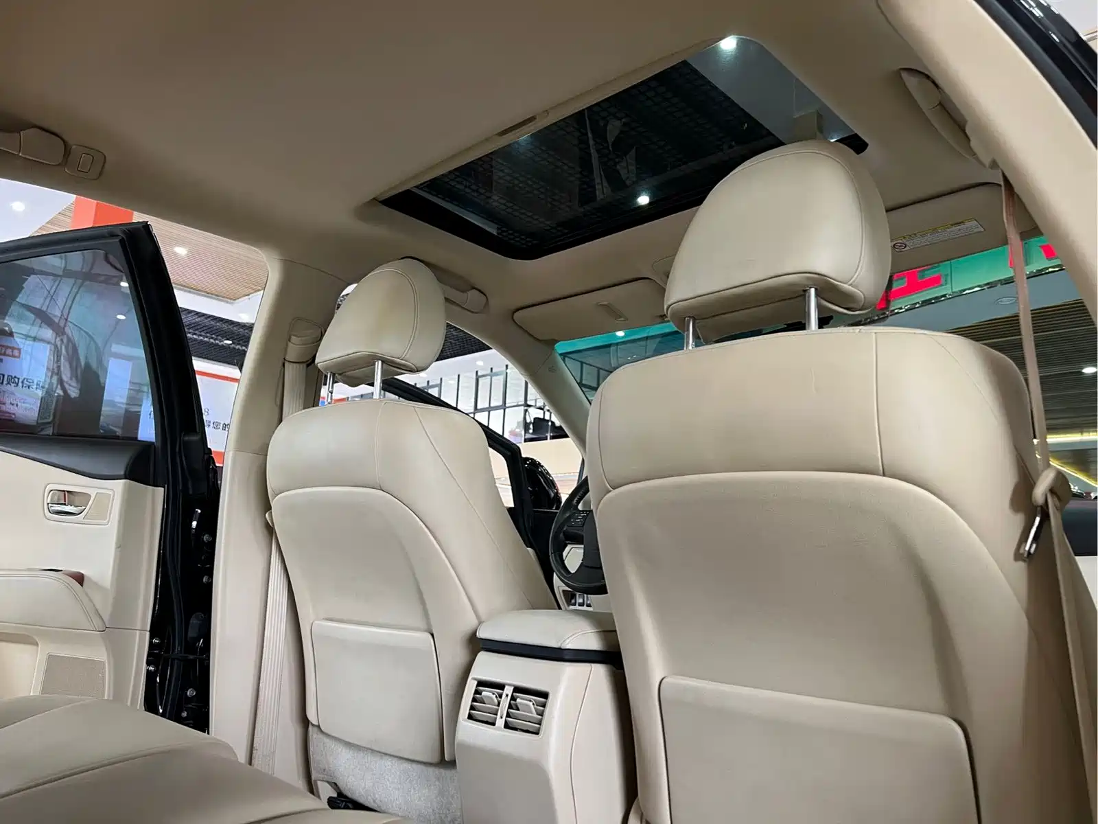 Photo 18 - Lexus RX Classic
