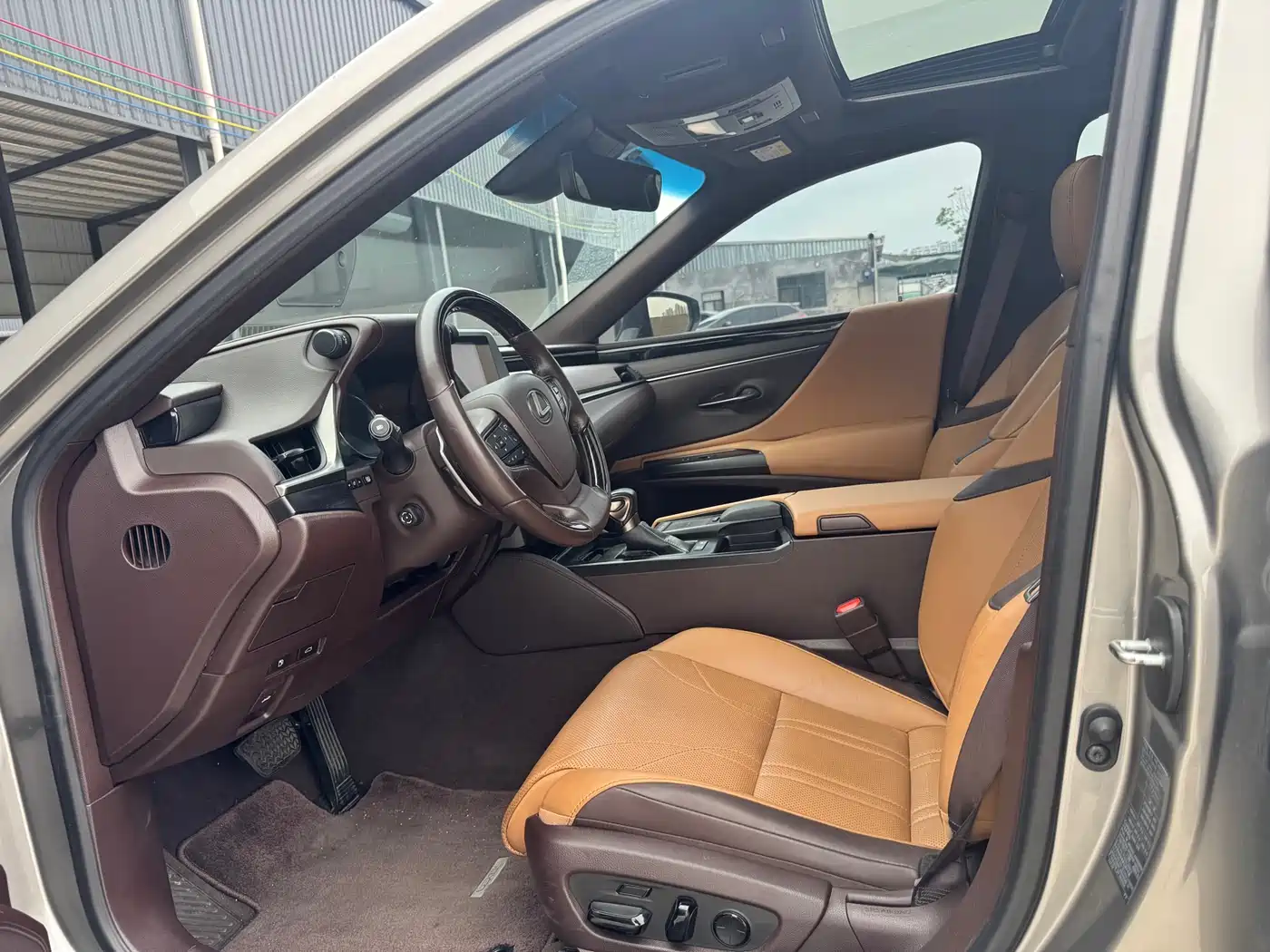 Lexus ES 2021 300h Premium Edition фото 4
