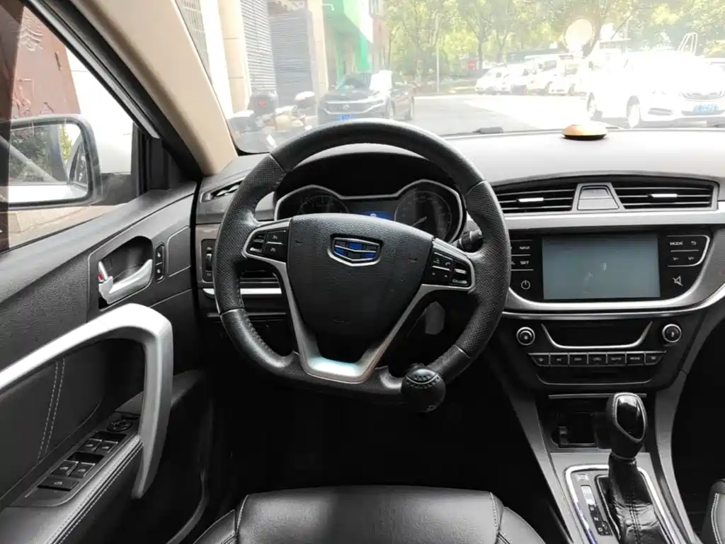 Фото 11 - Geely Emgrand