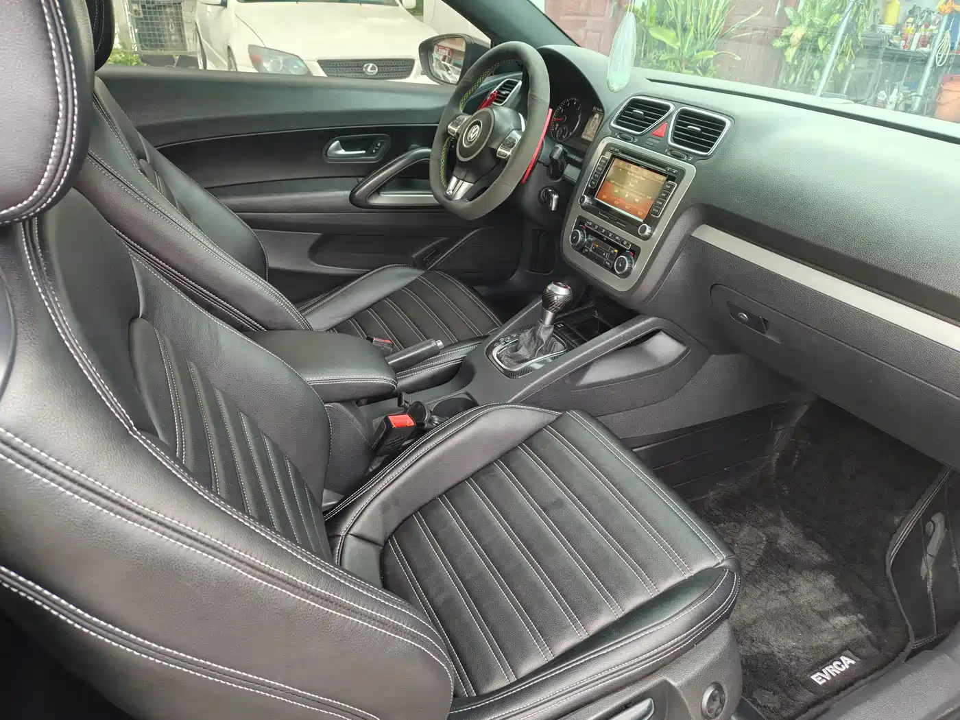 Volkswagen Scirocco 2010 2.0TSI Luxury Edition фото 40