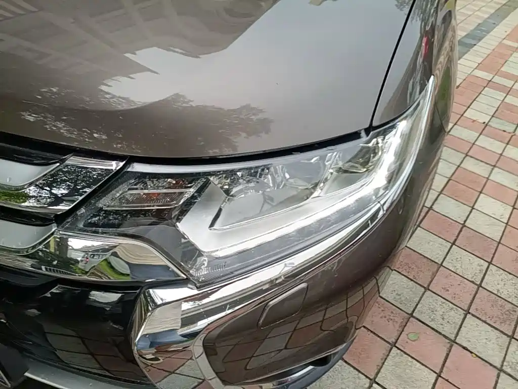 Mitsubishi Outlander 2017 2016 2.4L 4WD Luxury Edition 7-seater