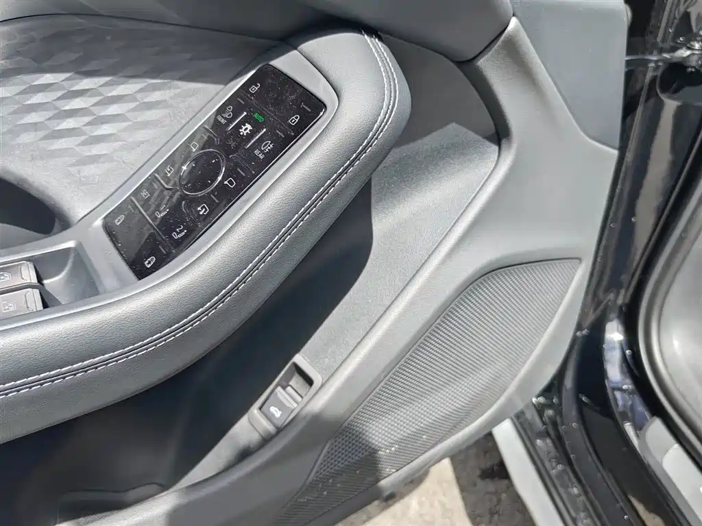 Фото 17 - Audi A6L