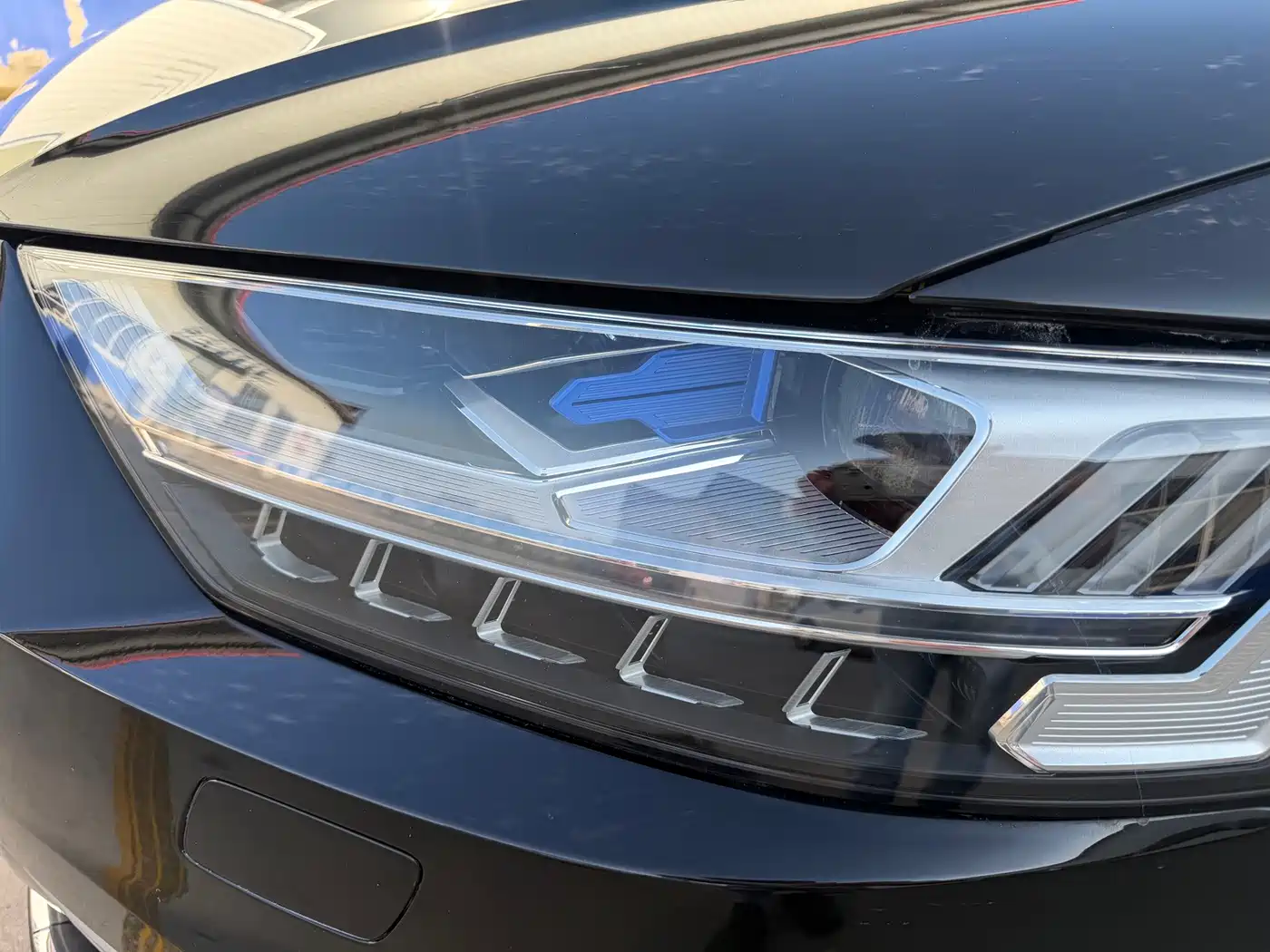 Photo 4 - Audi A8