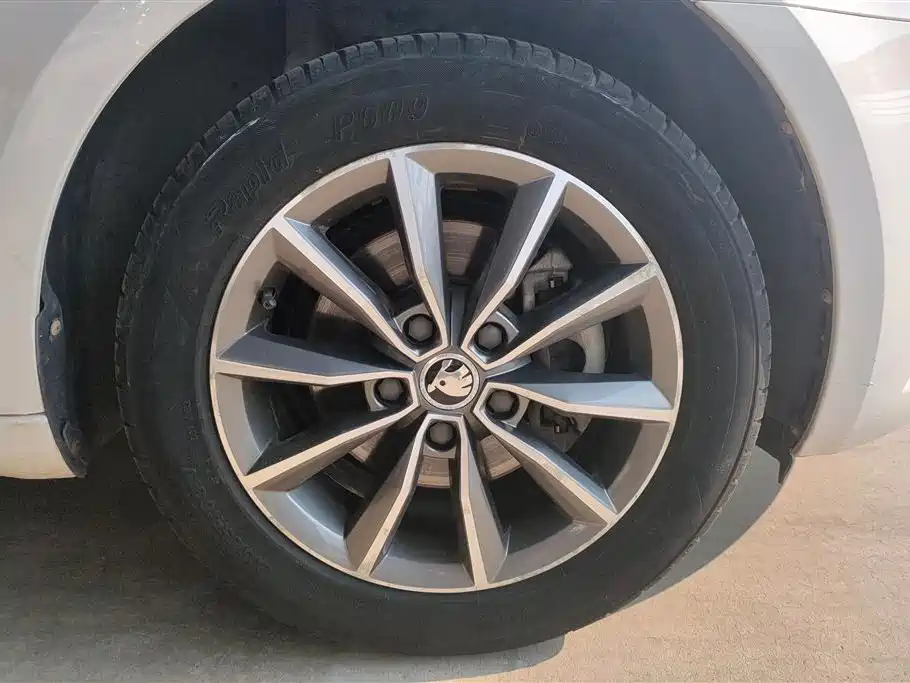 Škoda Octavia 2018 TSI230 DSG Comfort Edition фото 6
