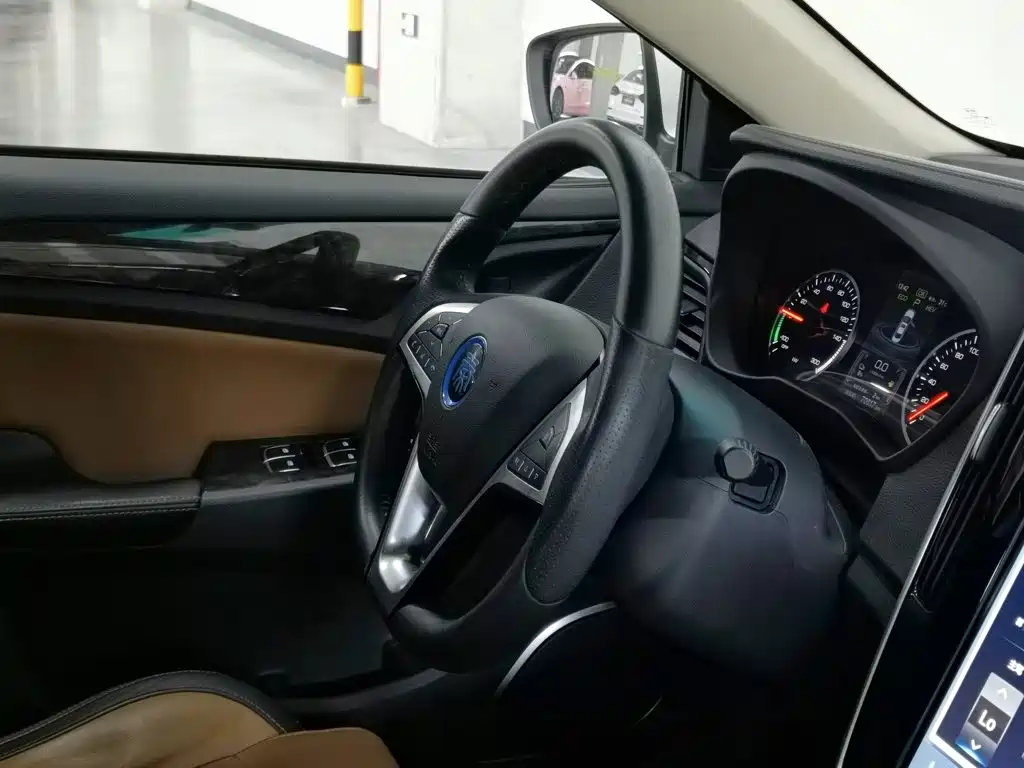 BYD Qin New Energy 2017 2017 1.5T Premium Model