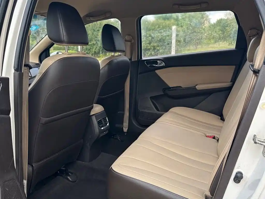 Baojun 310W 2018 2017 1.5L Manual Fashion Edition (China V)