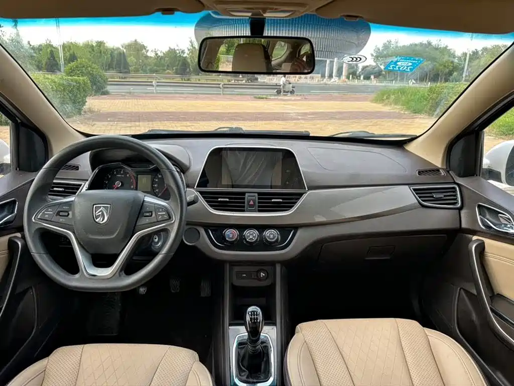 Baojun 310W 2018 2017 1.5L Manual Fashion Edition (China V)