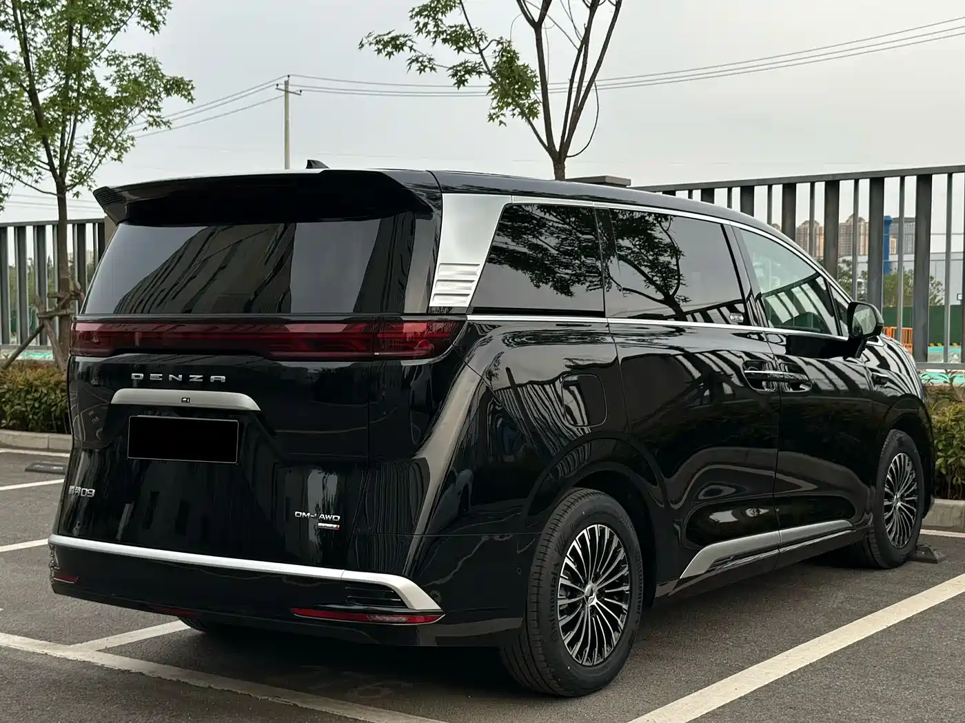 Denza D9 2025 DM-i Smart Driving Edition 1020 AWD Flagship фото 17