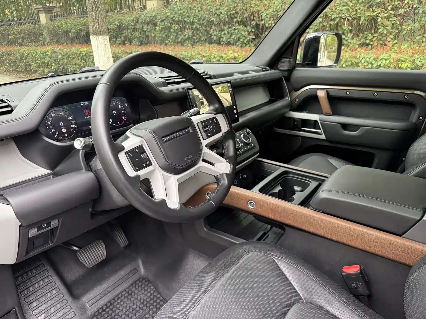 Land Rover Defender 2022 110 P400 X-DYNAMIC HSE фото 4