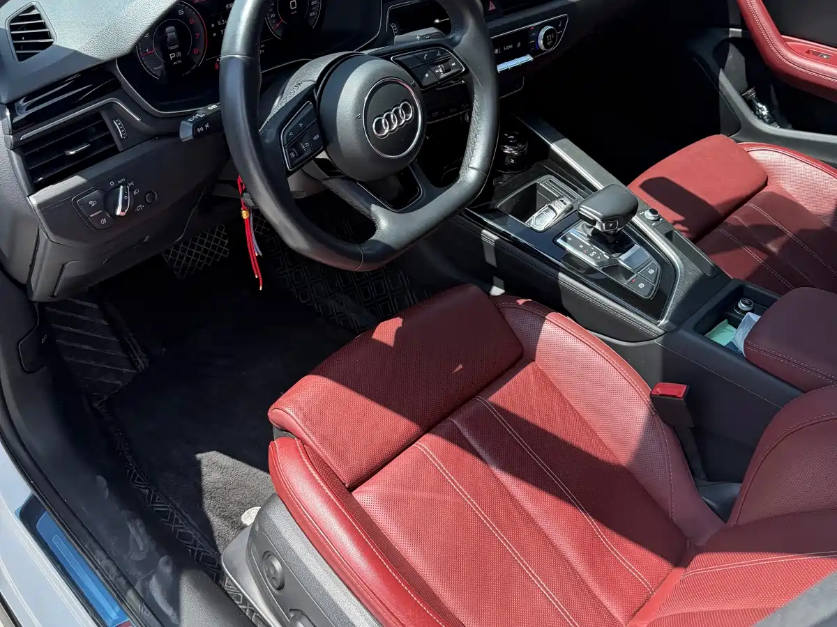 Фото 5 - Audi A4L