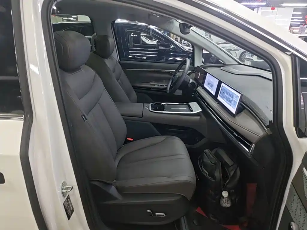 SAIC Maxus Maxus G70 2024 2024 Model 2.0T Automatic Flagship 7-Seater