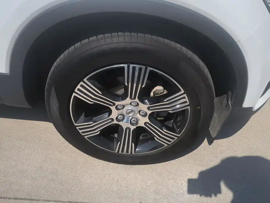 Photo 6 - Volvo XC40