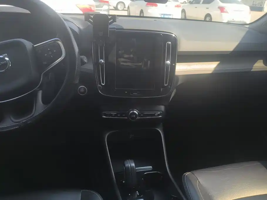 Photo 16 - Volvo XC40