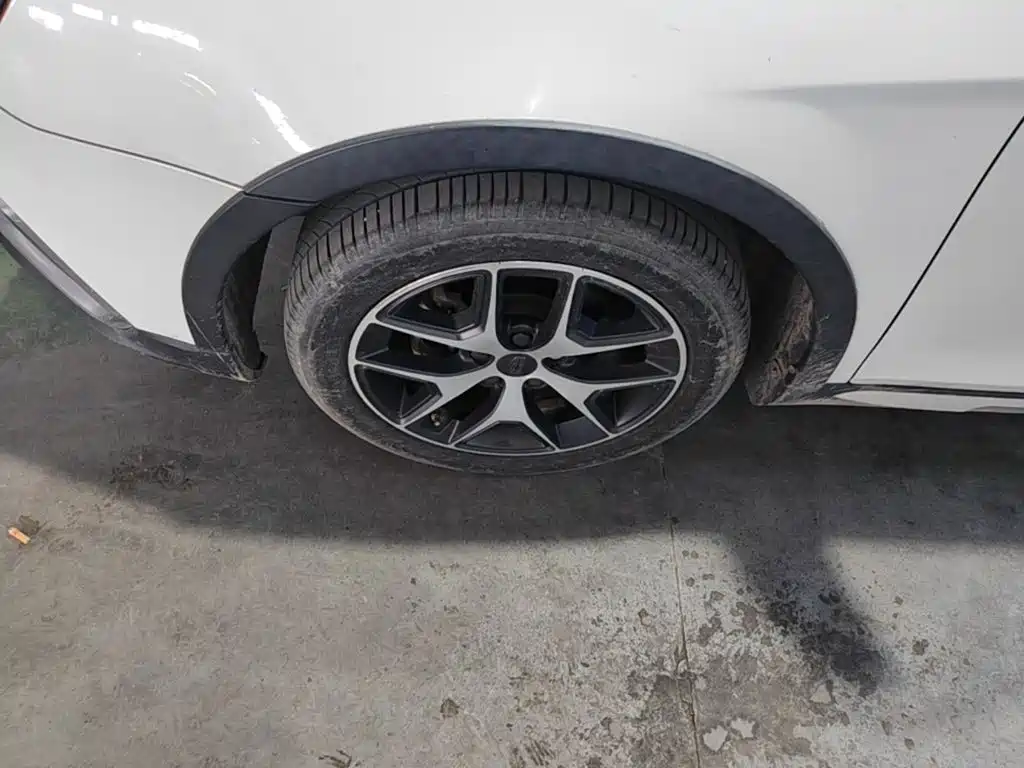 Фото 23 - Geely Vision S1